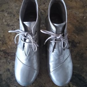 Beautiful wedge comfortable booties by Toms Metallic 9.5 Silver NWOT